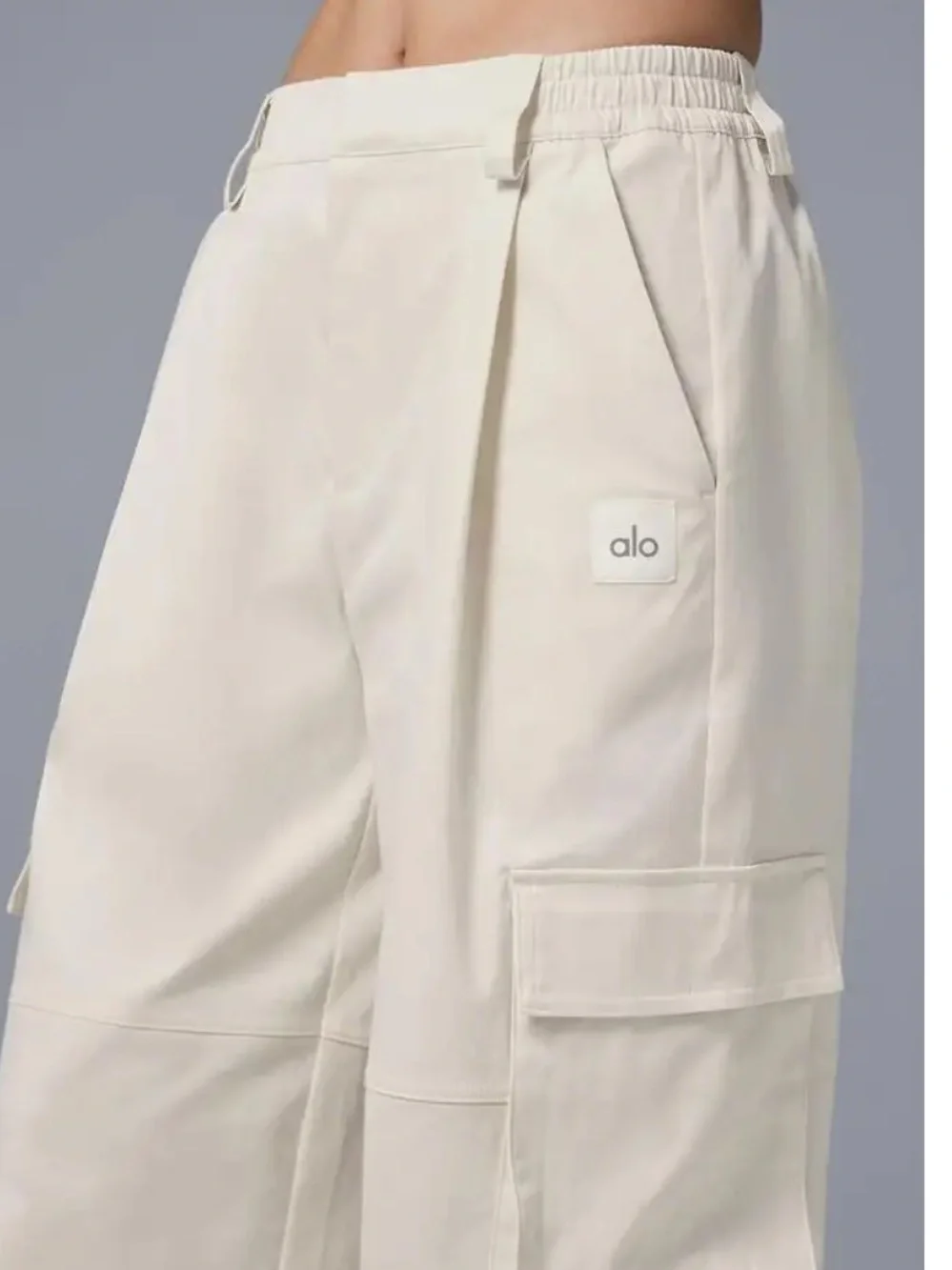 ALO Yoga Cream Wide-Leg Cargo Pants